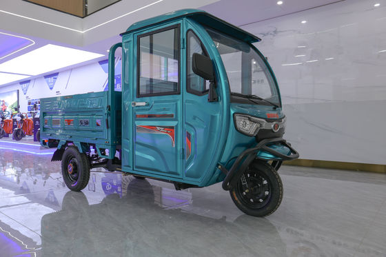 Bon prix 72V Tricycle électrique à trois roues fermées à moitié longue durée pour le transport de marchandises en ligne
